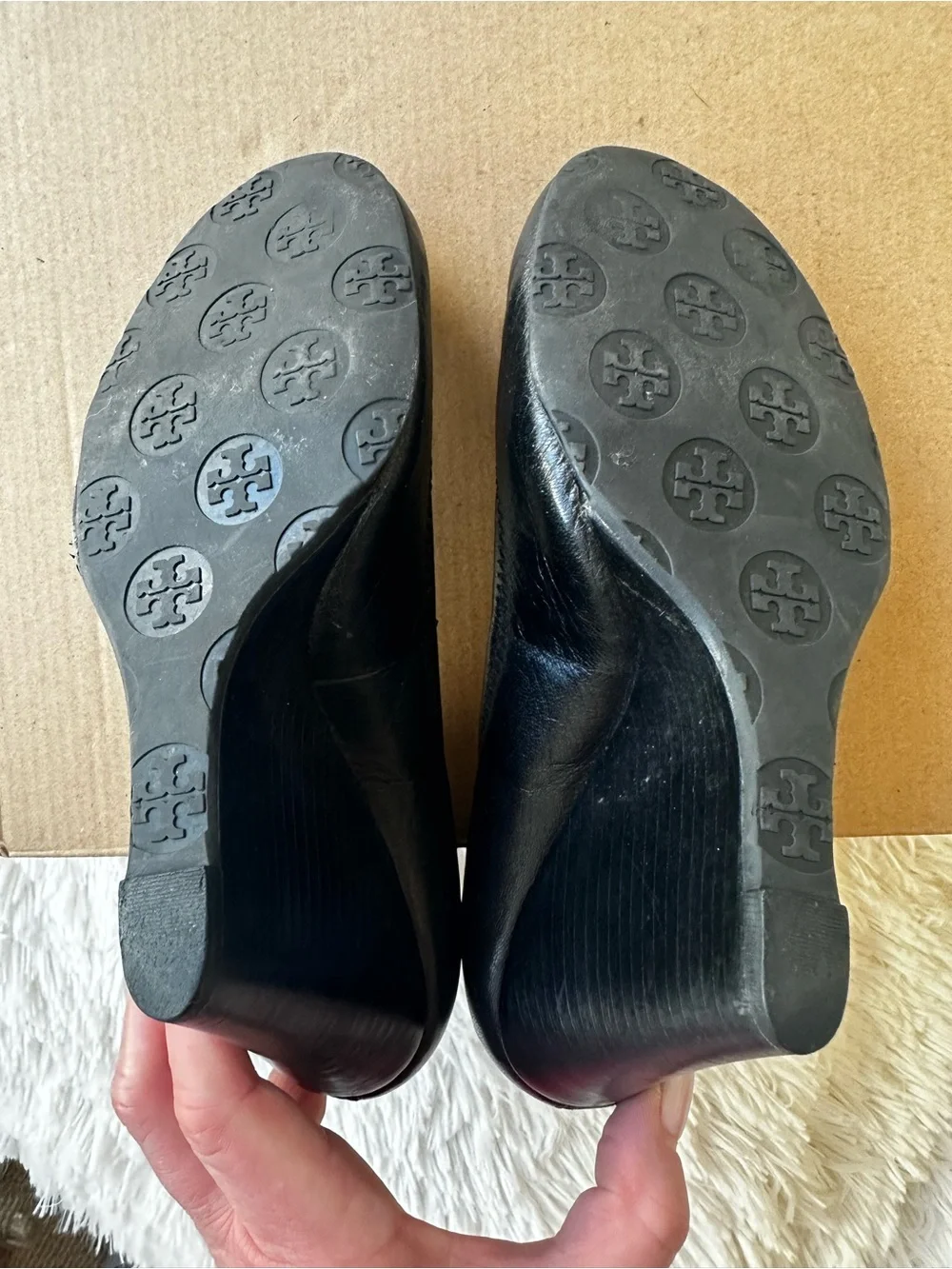 Tory Burch Black Leather Wedge Pumps Gold Double T Logo Shoes Women’s Size 5.5